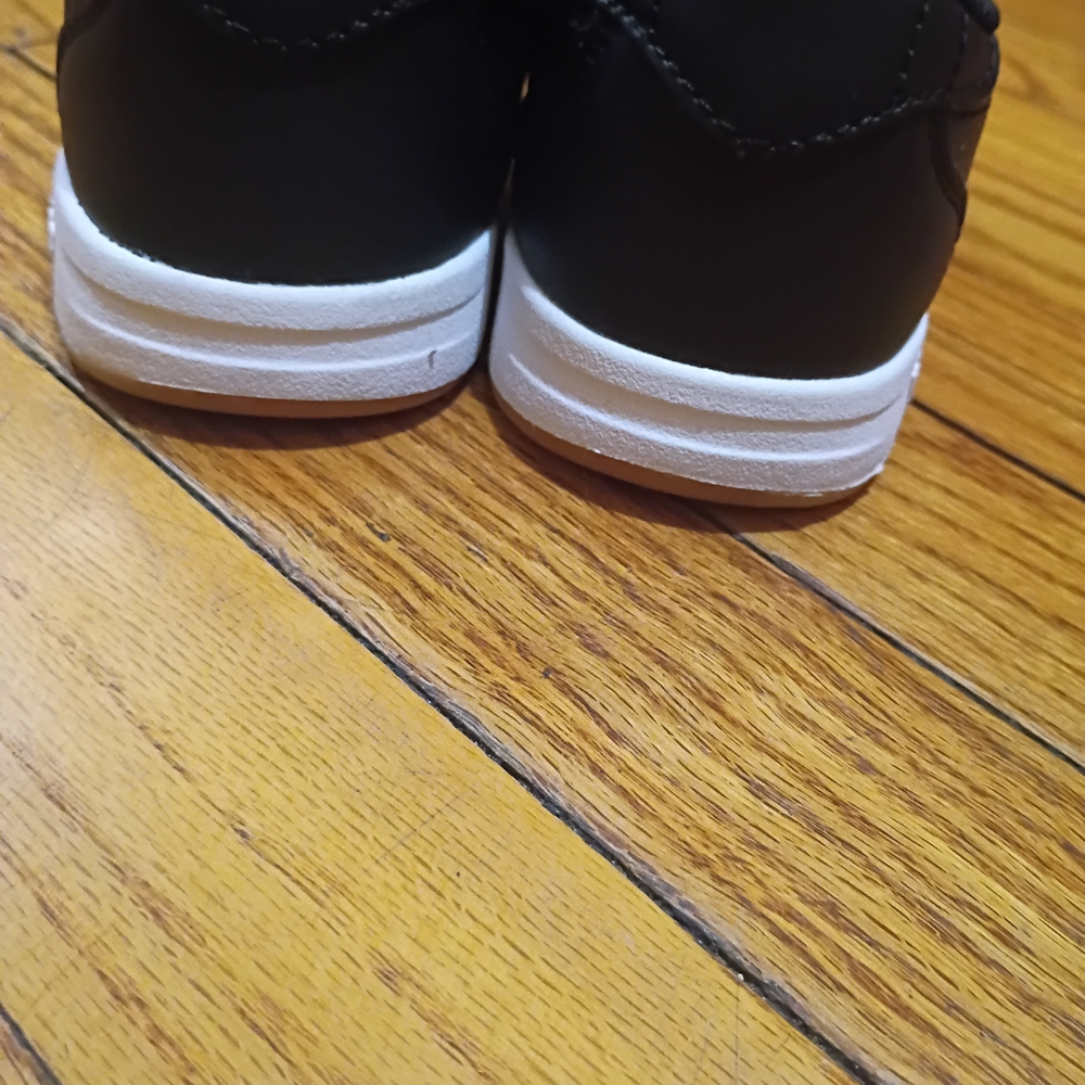 K-Swiss - Picture 4 of 7